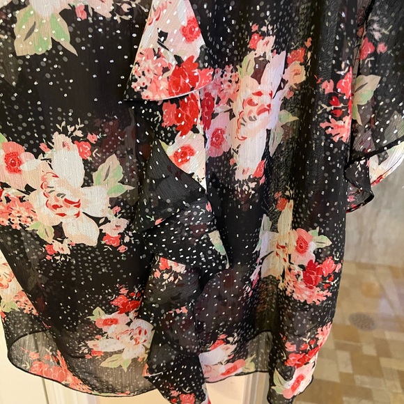 Super cute butterfly sleeve blouse - Picture 3 of 5